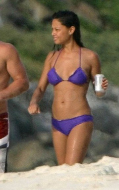 8. Vanessa Minnillo – bikini at the beach, 2007