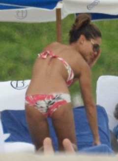 9. Vanessa Minnillo – bikini, 2009