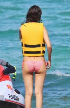 3. Victoria Justice – bikini, 2011