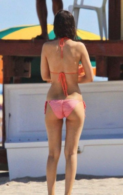 4. Victoria Justice – bikini, 2011