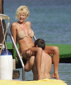 1. Victoria Silvstedt Sexy – Sardinia, vacation, 2006