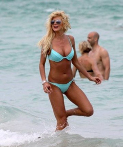 6. Victoria Silvstedt – bikini, 2009
