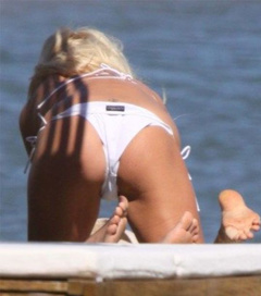 13. Victoria Silvstedt – bikini, 2009