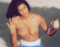 2. Yasmeen Ghauri – Topless sunbathing