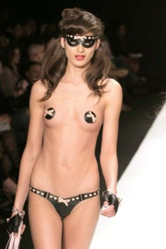 5. Yaya Kosikova – catwalk oops, 2008