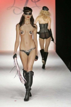 8. Yaya Kosikova – catwalk oops, 2008