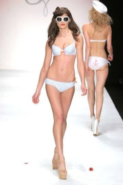 12. Yaya Kosikova – catwalk oops, 2008