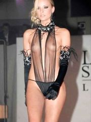 Alizee Poulicek – La Perla Fashion Show, 2009