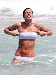 Elisabetta Canalis – bikini, 2009