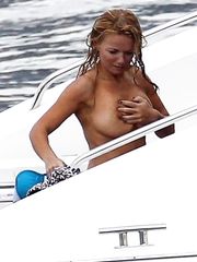 Geri Halliwell – topless on a yacht, 2011