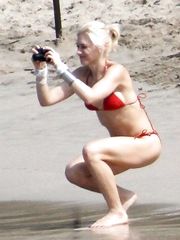 Gwen Stefani – red bikini, 2010