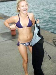 Hayden Panettiere – blue bikini, 2007