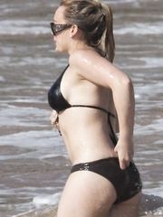 Hilary Duff – bikini, 2009