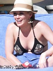 Hilary Duff – black bikini, 2009