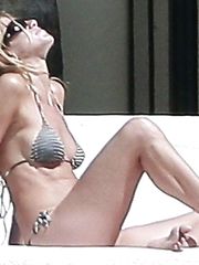 Jennifer Aniston – bikini, 2007