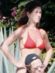 Jennifer Aniston – red bikini, 2003