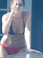 Jennifer Aniston – red black bikini, 2005