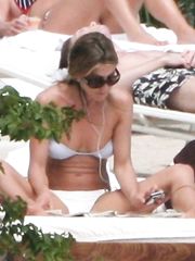 Jennifer Aniston – white bikini, 2008