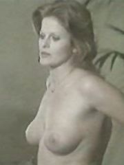 Karin Schubert – La muerte ronda a Mnica, 1976