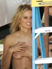Karolina Kurkova Topless – Victoria's Secret Photoshoot, 2006