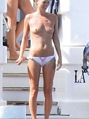 Kate Moss – topless at the beach, 2007