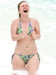 Kelly Clarkson – green bikini, 2006