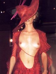 Kylie Minogue – Topless on a Catwalk