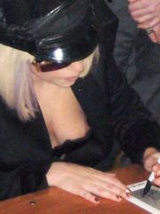 Lady GaGa – nipple slip, 2009