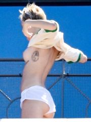 Miley Cyrus – topless, 2014