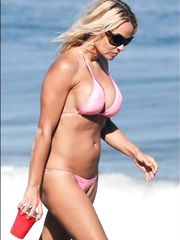 Pamela Anderson – bikini, 2009