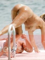 Rachel Hunter – Topless swimming, 2006