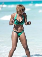 Serena Williams – green bikini, 2010