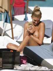 Shayna Taylor – topless, 2015