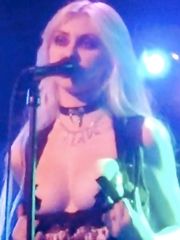 Taylor Momsen – flashes crowd at her concert, 2010