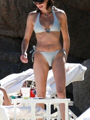 Teri Hatcher – bikini at the beach, 2007