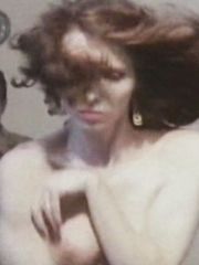 Tonya Kinzinger Naked – Les dessous de la passion, 1991