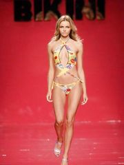 Valentina Zelyaeva Sexy – Fashion Show, 2007