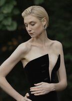 Elizabeth Debicki Talks Female Empowerment - Gq Photoshoot