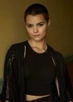 Nude Brianna Hildebrand