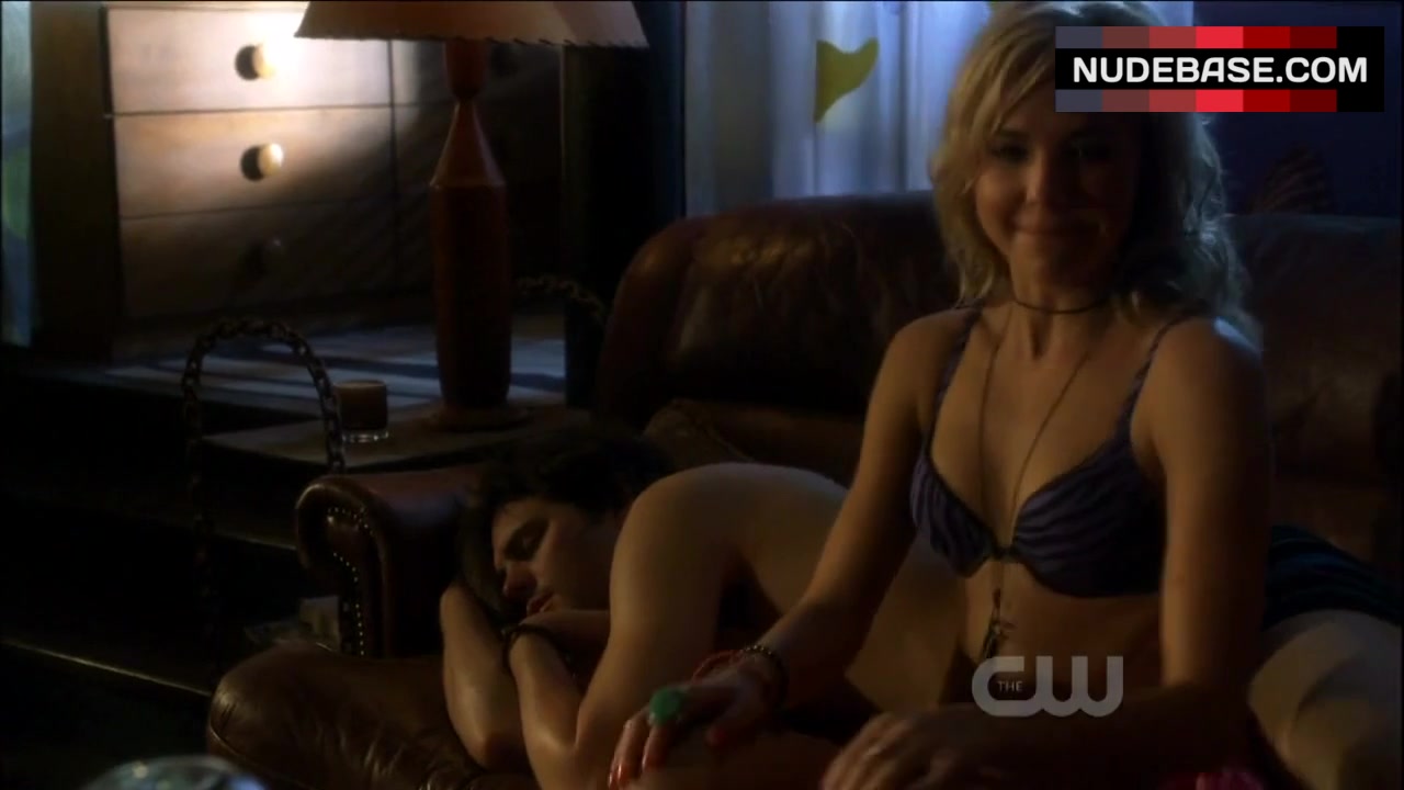 Arielle Kebbel in Sexy Bra and Panties – Life Unexpected (0:24) |  NudeBase.com