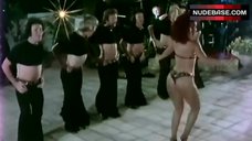 5. Iris Chacon Sexy Dancing – La Mujer Es Un Buen Negocio