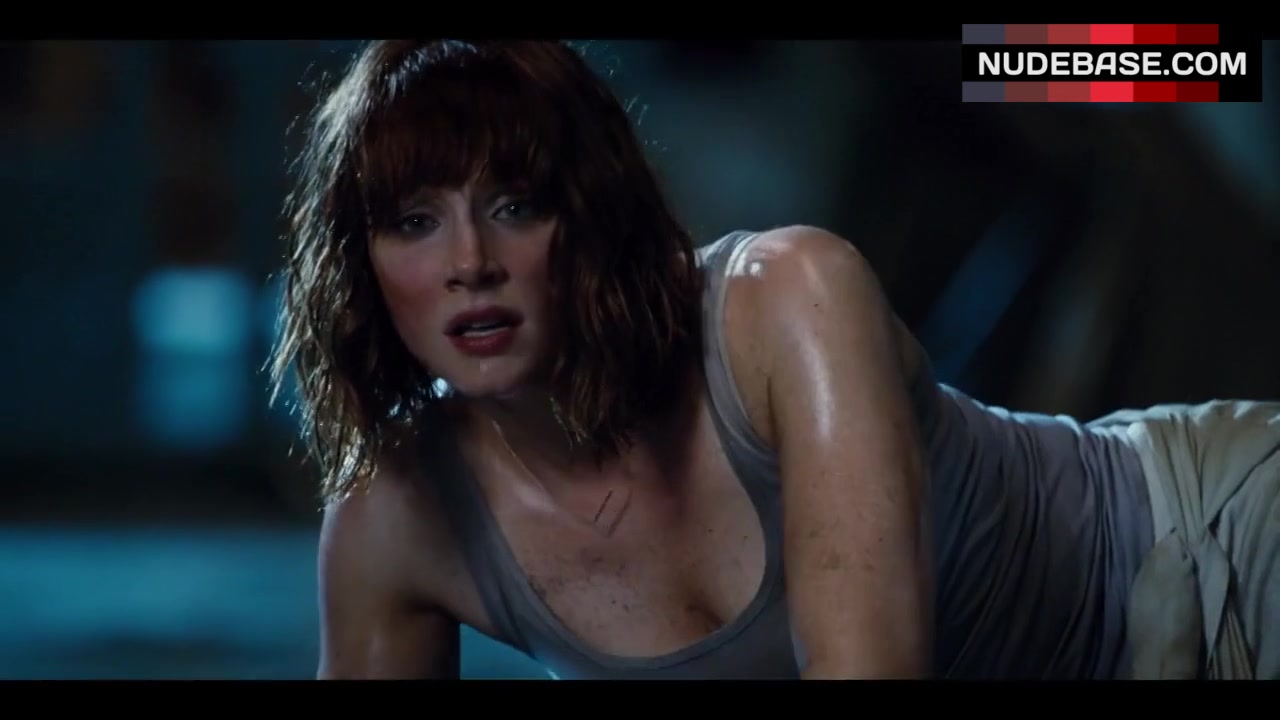 Bryce Dallas Howard in Tank Top – Jurassic World (1:06) | NudeBase.com