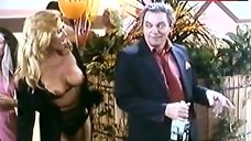 4. Edy Williams Shows Nude Boobs – Hollywood Hot Tubs