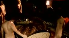 7. Sherry Buchanan Group Nudity – Il Mondo Porno Di Due Sorelle