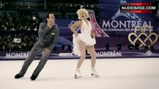 6. Amy Poehler Ice Skating – Blades Of Glory