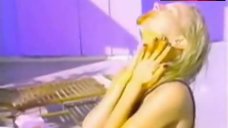 5. Julie Benz Exposed Tits – Eating Las Vegas