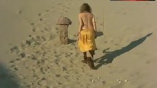 9. Mara Lorenzio Nude Breasts and Ass – El Topo