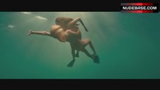 7. Kelly Brook Swimming Full Nude – Piranha 3D