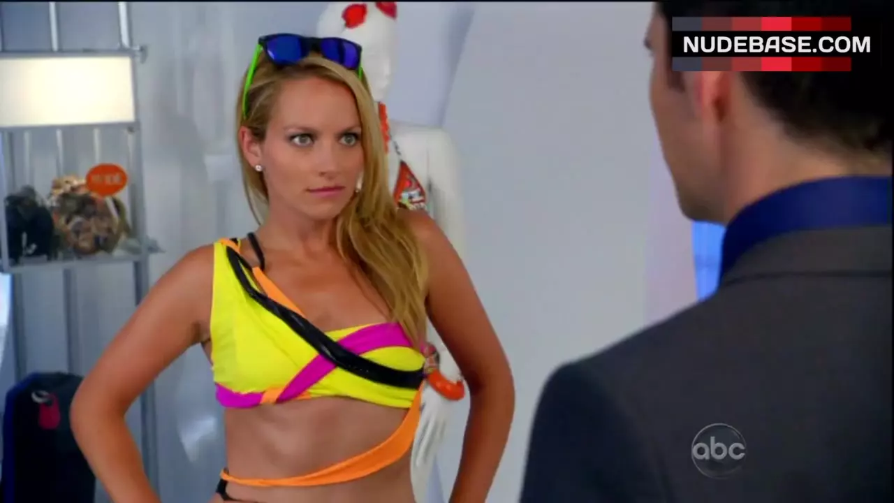 Becki Newton Bikini Scene – Ugly Betty (0:42) | NudeBase.com