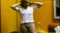 10. Nathalie Delon Tits Scene – Le Sorelle